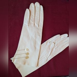 Vintage White Leather calf skin gloves, size 61/2 fine leather, Made in Italy